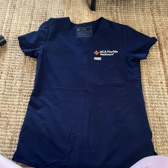 Figs scrub top with HCA logo - Picture 3 of 4